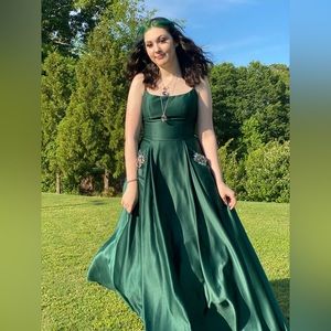 Size 9 Emerald green prom/ formal dress
